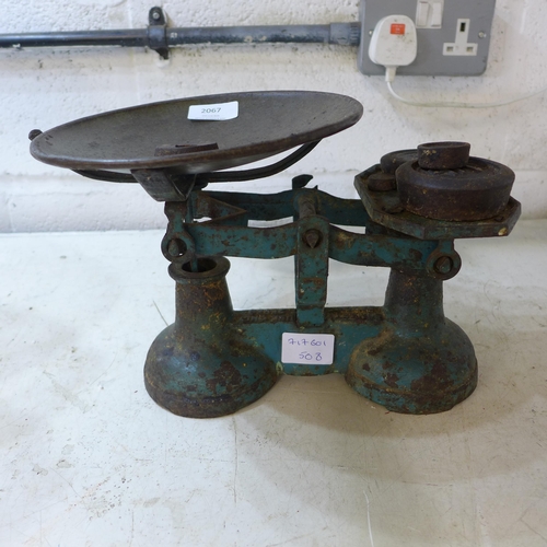2067 - Vintage weighing scales with 4 weights