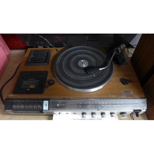 2163 - Hitachi SDT-7710 music system with speakers