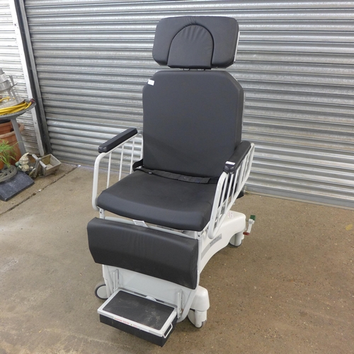 2229 - Hausted hospital chair