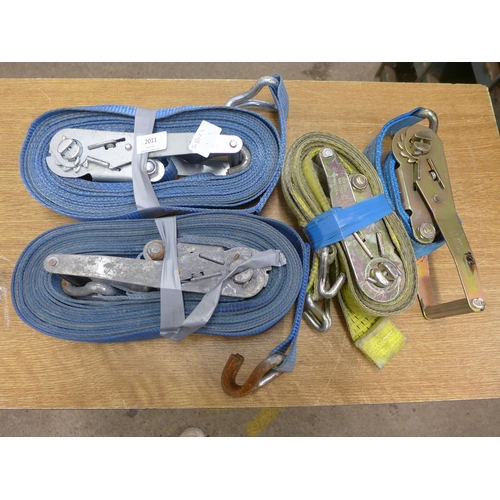 2011 - 5 ratchets with straps, used