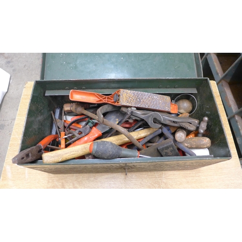 2023 - Metal toolbox containing an assortment of hand tools