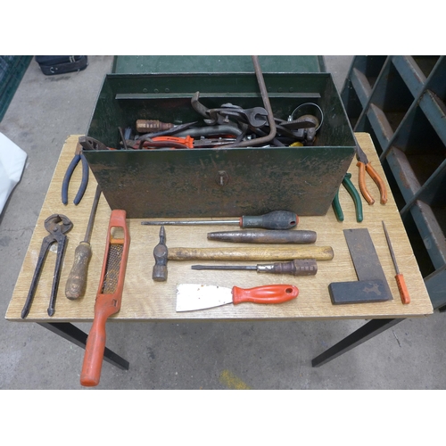 2023 - Metal toolbox containing an assortment of hand tools