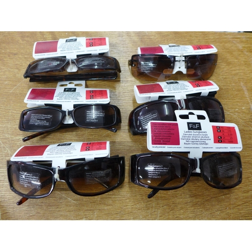 2074 - 6 Assorted pairs of F & F women's polarised sunglasses - unused