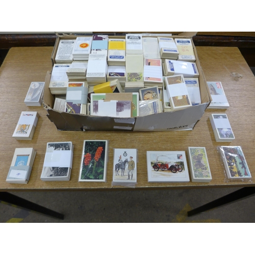 2092 - Box of cigarette card set & tea cards