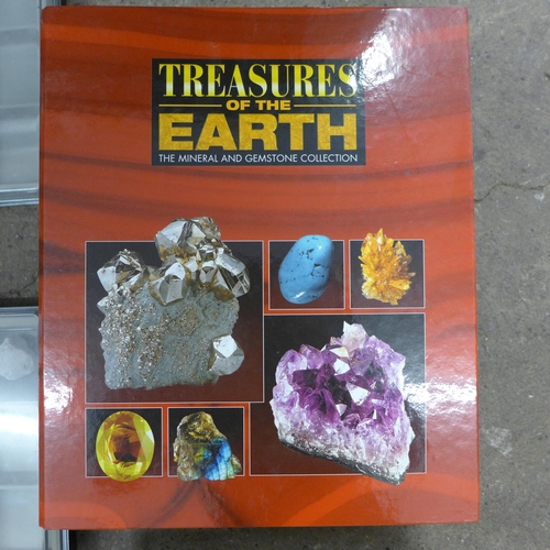 2095 - Box of minerals and gem stones with Treasure of the Earth catologues