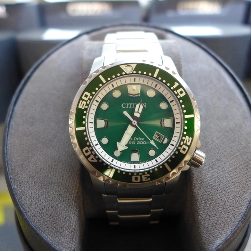 2119 - Citizen men's Eco-Drive diver's wristwatch with green dial and metal strap * this lot is subject to ... 