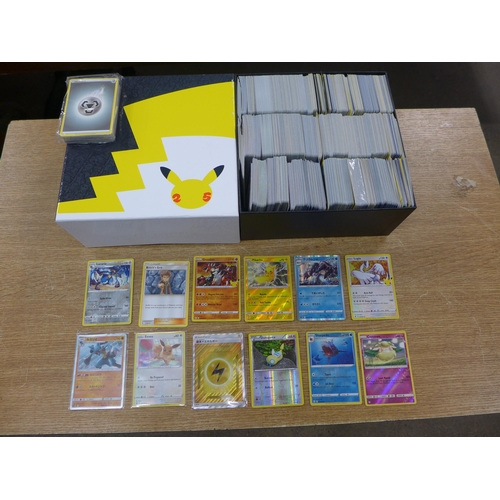 2135 - large box of approx 1700-1800 Pokemon cards