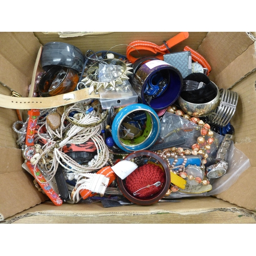 2141 - Box of various cosmetic jewellery inc. bangles, chains, etc.