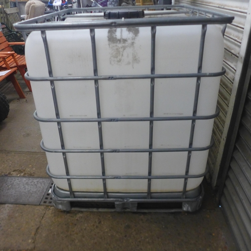 2228 - Large water/fuel container