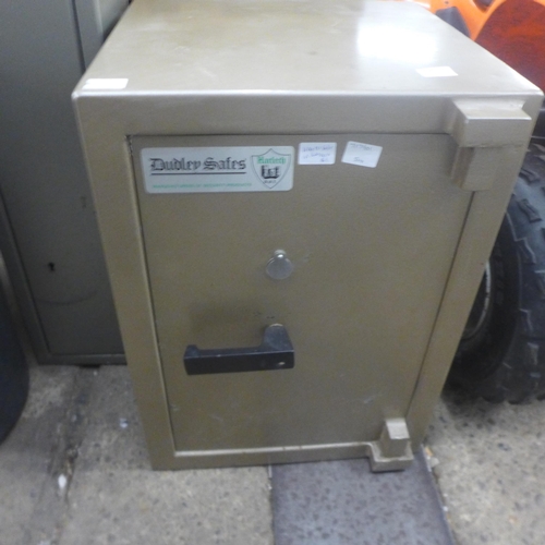 2260 - Dudley safe with key