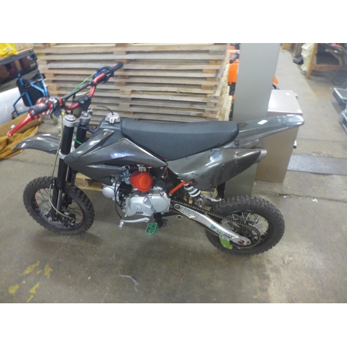 2262 - Off road motorbike / pit bike 50cc engine -W (seen running)