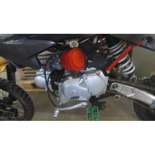 2262 - Off road motorbike / pit bike 50cc engine -W (seen running)