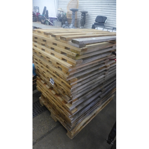 2263 - Approx. 20 pallet made fence panels