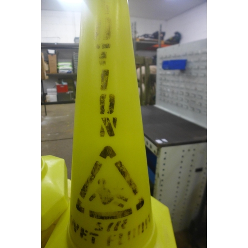 2266 - 16 Wet Floor sign cones