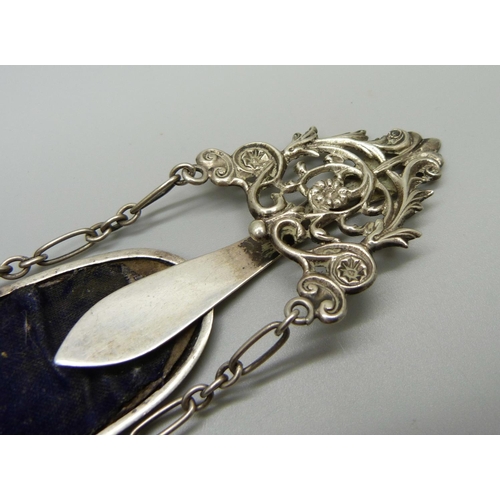 1003 - A Victorian silver spectacles holder with engraved initials, Chester 1895