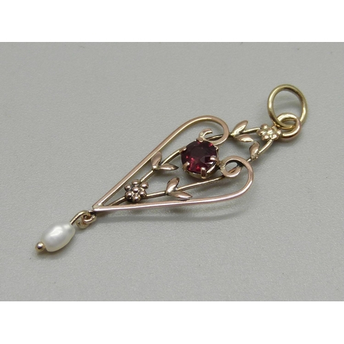 1005 - An Edwardian 9ct gold, garnet and pearl pendant