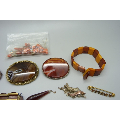 1018 - Victorian and later jewellery including coral, agate and amber, (one agate brooch a/f)