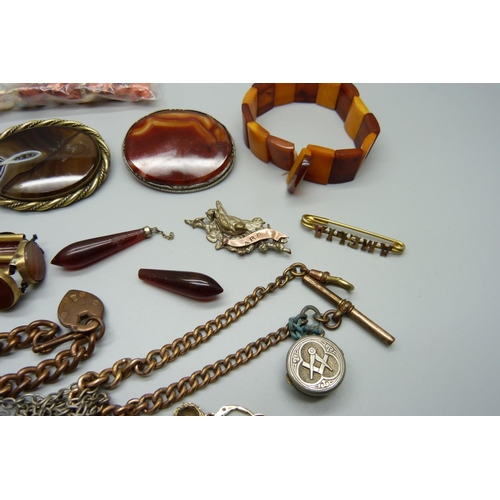 1018 - Victorian and later jewellery including coral, agate and amber, (one agate brooch a/f)