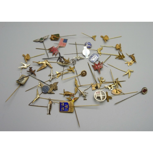 1021 - A collection of mainly aviation related stick pins