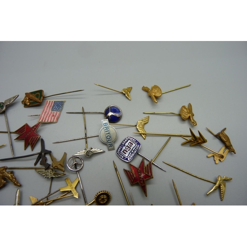 1021 - A collection of mainly aviation related stick pins