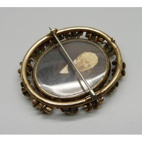 1032 - A large Victorian gold plated photograph pendant/brooch with double sided swivel section