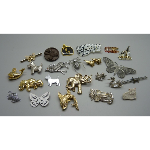 1037 - Twenty-three animal brooches