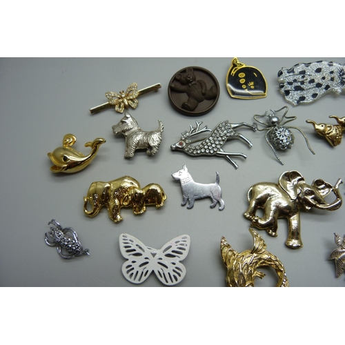 1037 - Twenty-three animal brooches