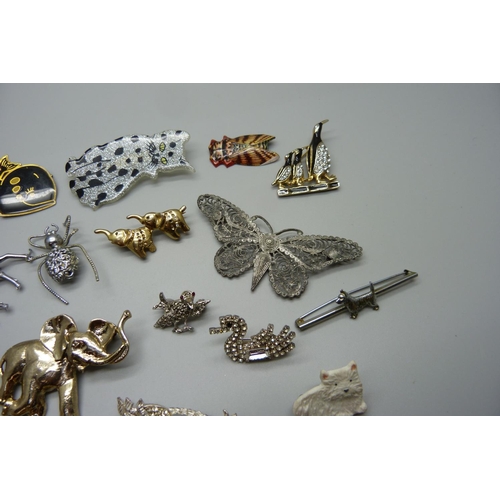 1037 - Twenty-three animal brooches