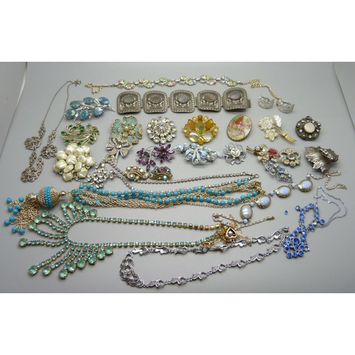 1040 - Vintage costume jewellery, including paste set