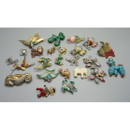 1041 - A collection of vintage animal brooches