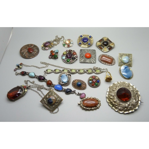 1042 - Scottish agate set brooches, Ruskin style brooches, etc.