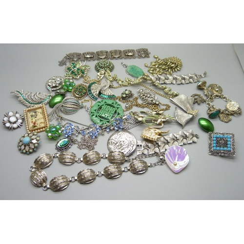 1046 - Vintage costume jewellery