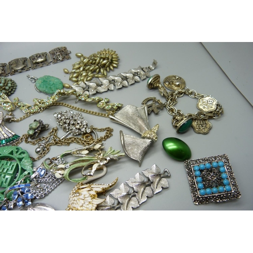 1046 - Vintage costume jewellery