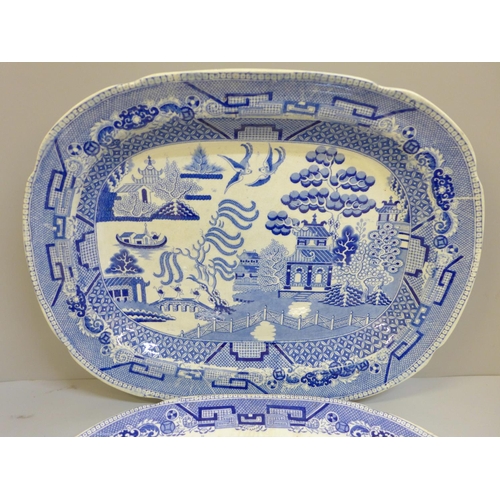611 - Two 19th Century blue and white Willow pattern serving plates, 37.5cm and 35cm