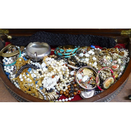 652 - A wooden box of costume jewellery