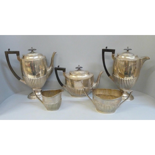 812 - A silver five piece Walker & Hall coffee/tea service, each with single initial 'R', total weight 274... 