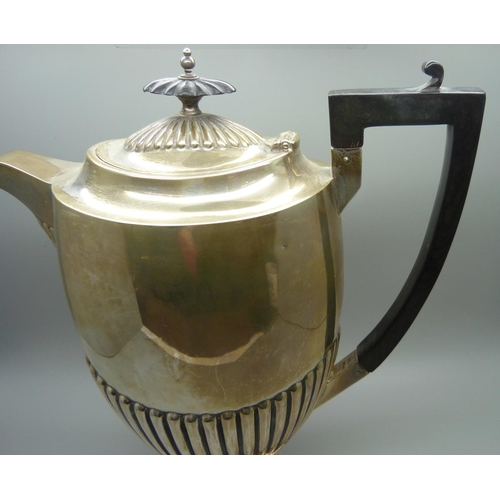 812 - A silver five piece Walker & Hall coffee/tea service, each with single initial 'R', total weight 274... 