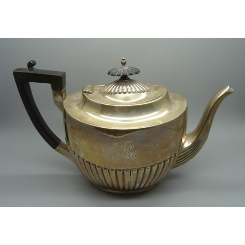 812 - A silver five piece Walker & Hall coffee/tea service, each with single initial 'R', total weight 274... 