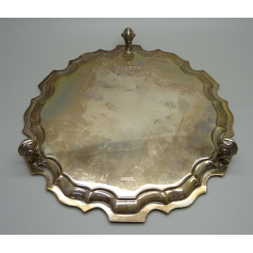 813 - A silver tray, London 1910, 381g, 20cm, with monogram