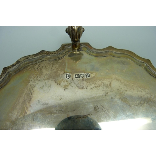 813 - A silver tray, London 1910, 381g, 20cm, with monogram