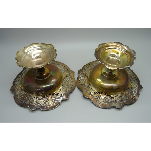 815 - A pair of pierced silver bon-bon dishes, Mappin & Webb, 329g, diameter 13.5cm