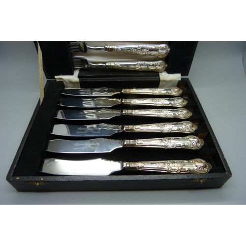 821 - A set of Queen's pattern knives and forks, with silver handles, Sheffield, cased