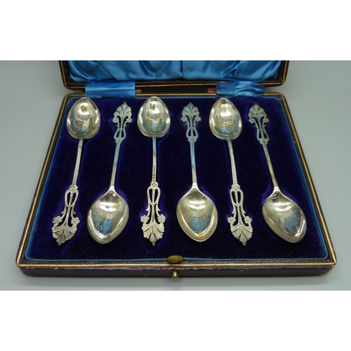 842 - A cased set of six silver spoons, Sheffield 1903, 74g