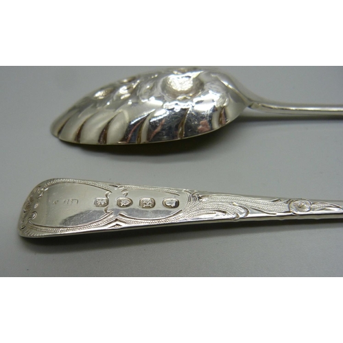 845 - A pair of George III silver berry spoons, London 1805, 57g