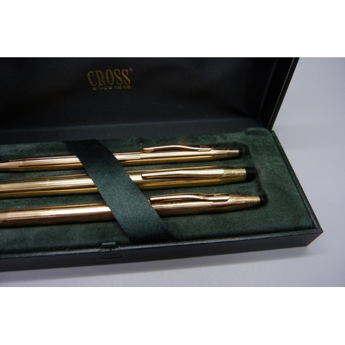 847 - A 14ct rolled gold pen and pencil set, fountain pen with 14k gold nib, cased