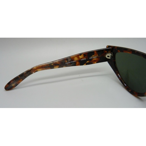 848 - A pair of vintage Ray-Ban sunglasses, a/f