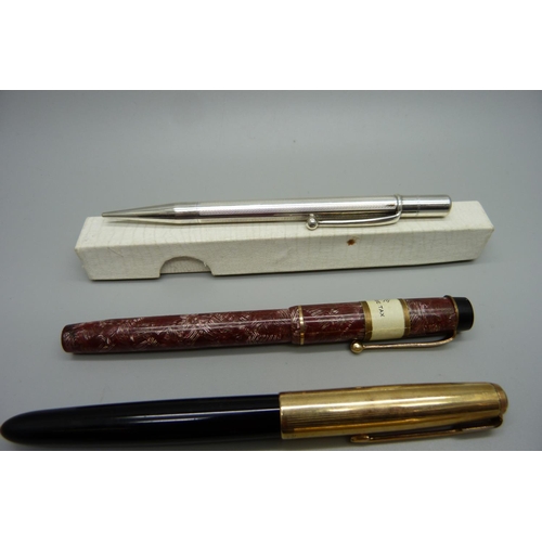 850 - A vintage Valentine Bakelite pen with original label and 14ct gold nib, a Parker fountain pen and pr... 