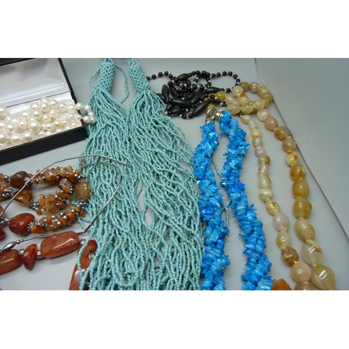 852 - A collection of costume necklaces