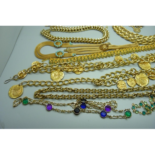 866 - Gold tone and plated costume jewellery