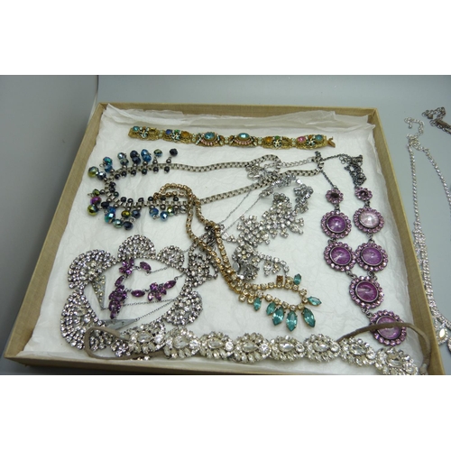 883 - Paste necklets and bracelets